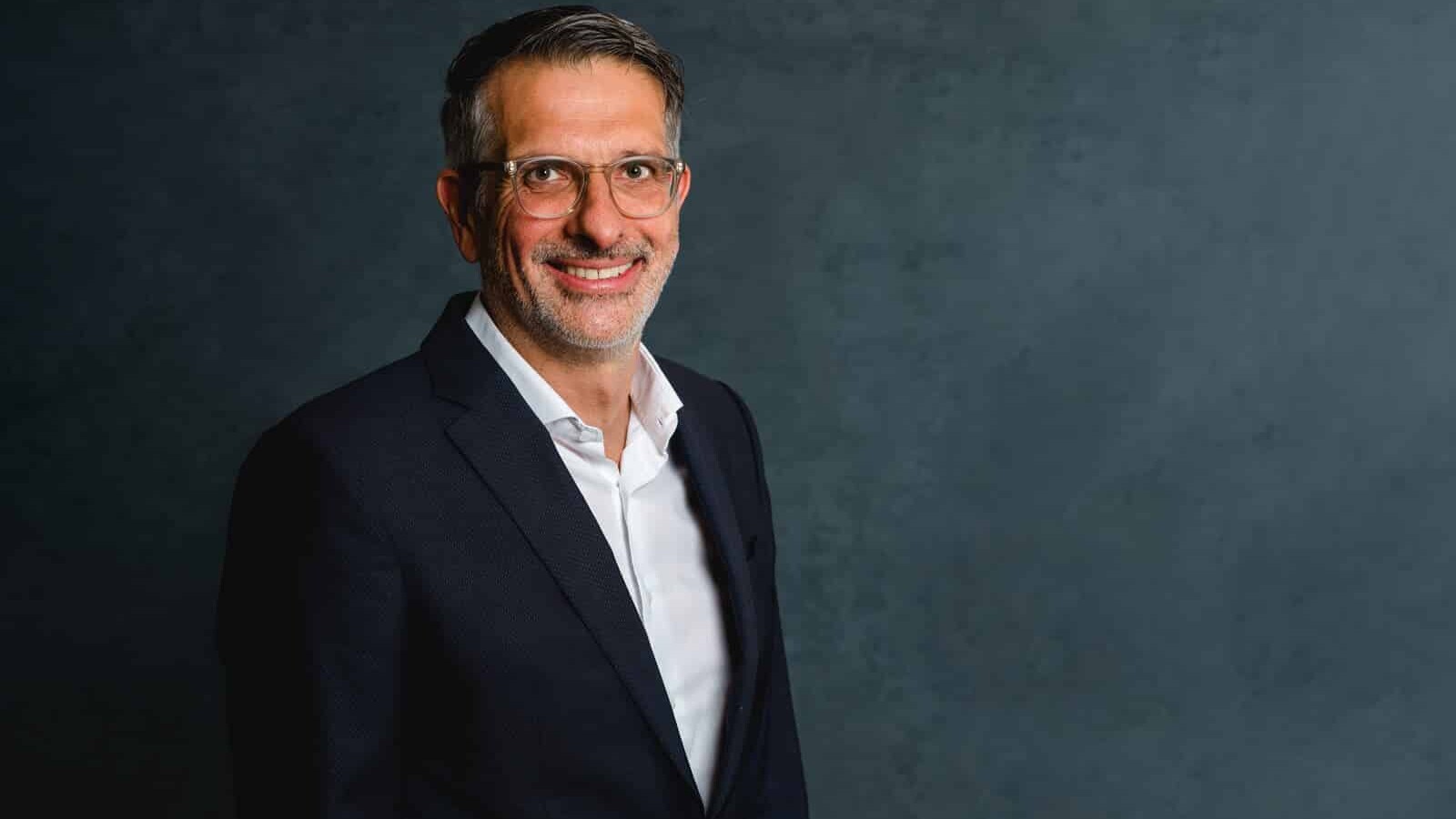 fotograf luzern elfirassercom 001 uai Business Portrait Karriereschritt Benno Müller - elfiRASSER