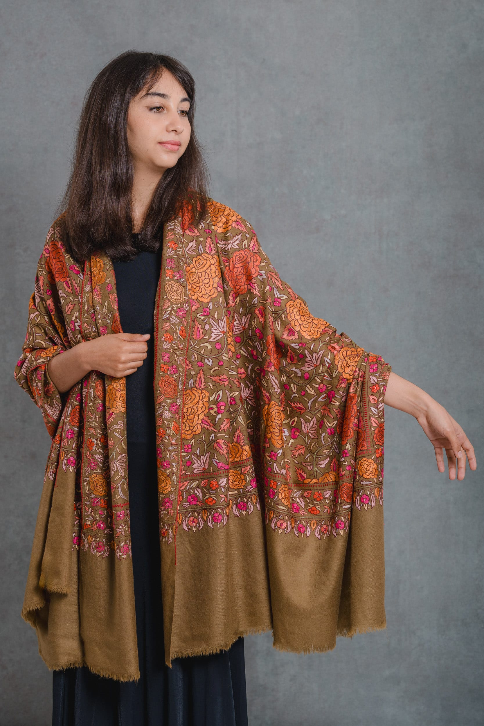 Elegante ProduktfotografieM Tuecher 10 Kaschmirschal handbestickt